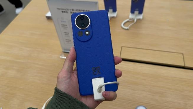 华为素皮和玻璃哪个好缩略图