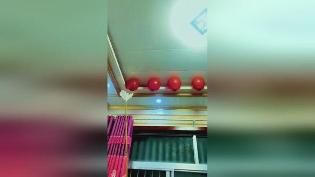 没有梯子怎么把气球粘到房顶图标