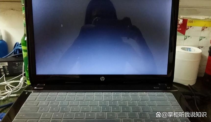 电脑显示屏亮了但是看不到桌面图标