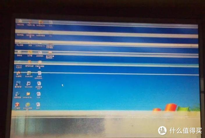 电脑显示器一直亮蓝色灯打不开图标