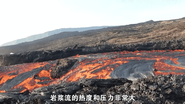 岩浆流到房子里面外面火山爆发图标