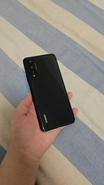 华为手机后盖玻璃碎了一般多少钱缩略图