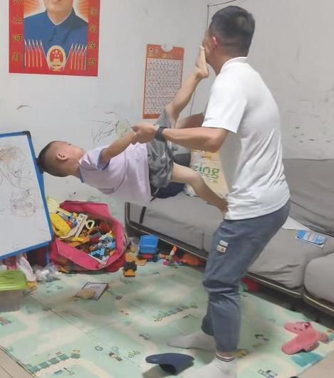 偏僻山村看见妈妈和叔叔打架缩略图