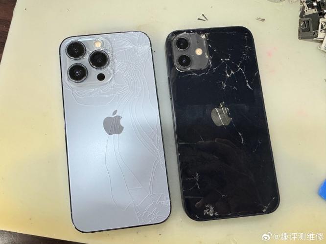 苹果13后盖玻璃碎了更换多少钱缩略图