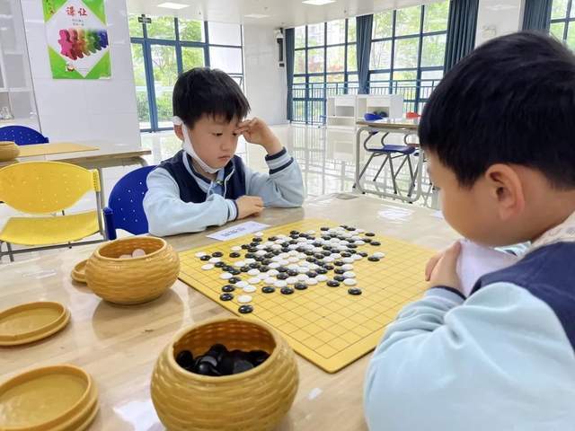 五子棋厉害的小朋友缩略图