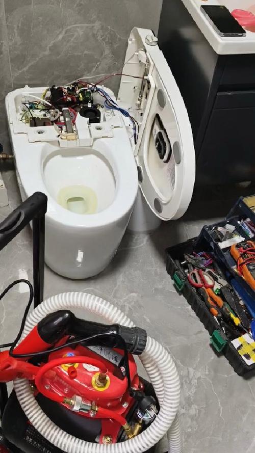 马桶进水管螺母拧不动游戏截图
