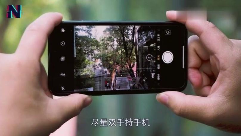 为什么手机横屏拍出来的照片很窄游戏截图