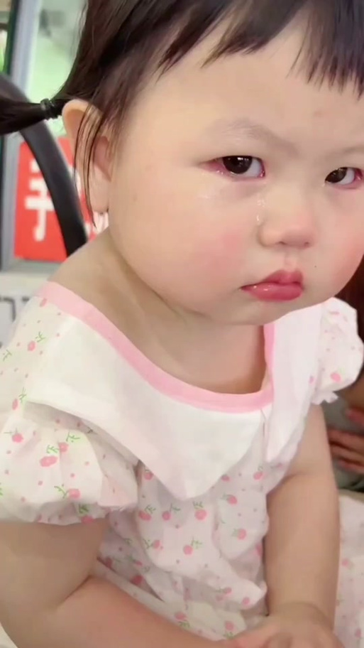翻白眼表情包可爱小女孩