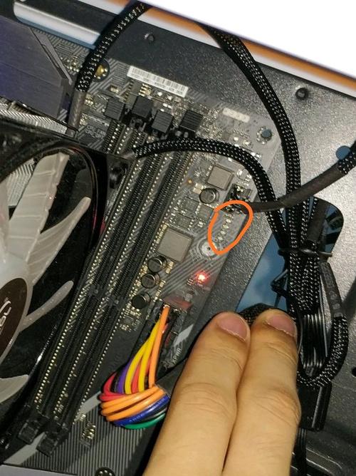 华硕主板四个内存插槽插满无法开机缩略图