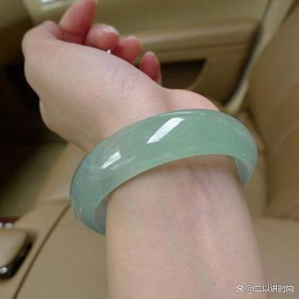 玉手镯怎么养才会越来越透亮缩略图