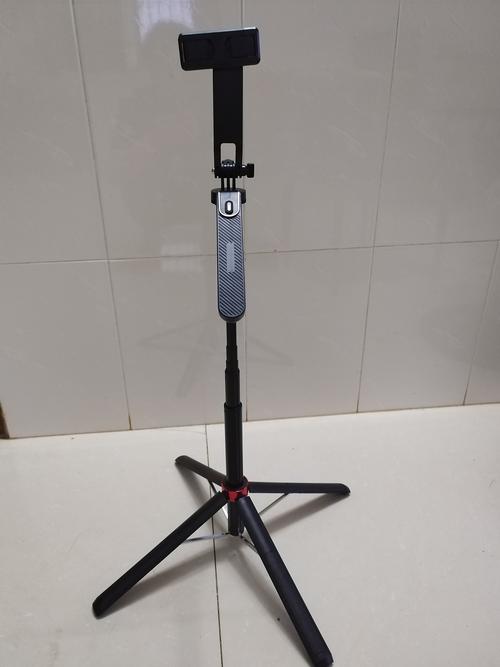 自拍杆下面的三脚架怎么打开缩略图