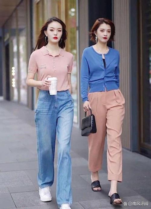 浅蓝色衣服配什么颜色裤子缩略图