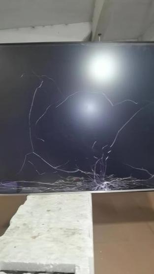 液晶屏幕坏了的维修视频游戏截图