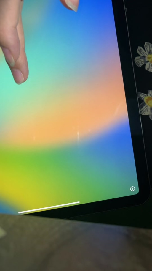 iPad用力按压屏幕有水波纹正常吗缩略图