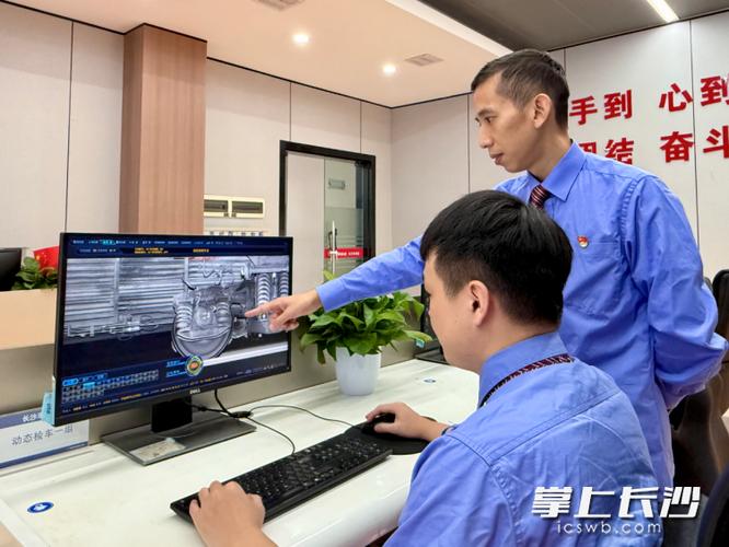 苹果手机为什么屏幕亮度自动变暗图标