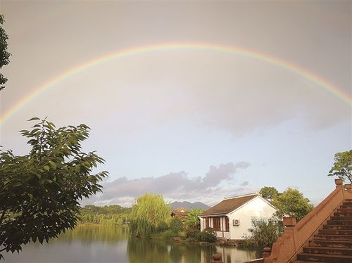 彩虹桥雨过天晴白云飘缩略图