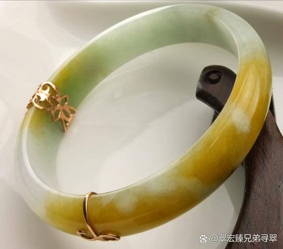 玉镯怎么分辨真假最简单的方法缩略图