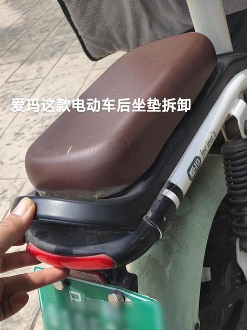 绿源电动车座位盖子打开图解缩略图