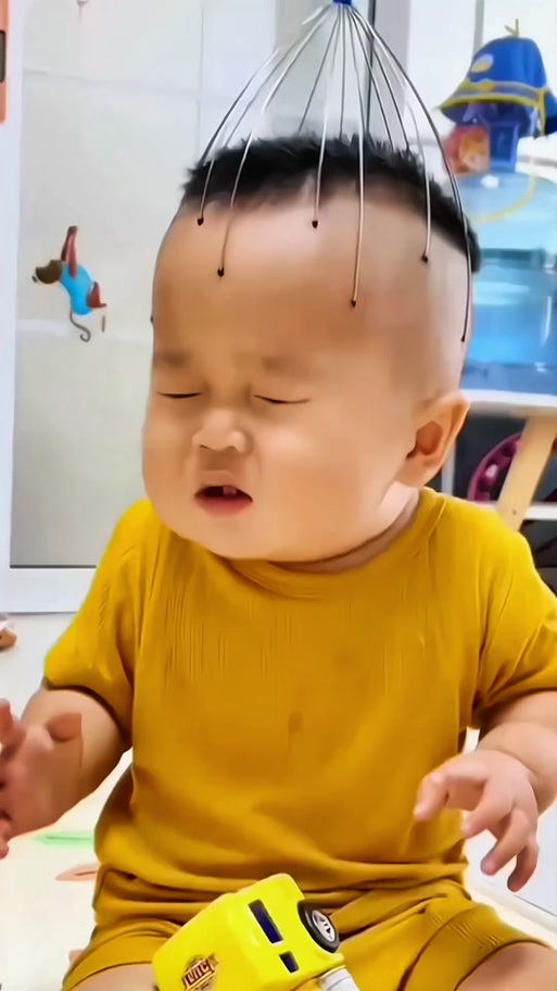 抖音小男孩挠头表情包