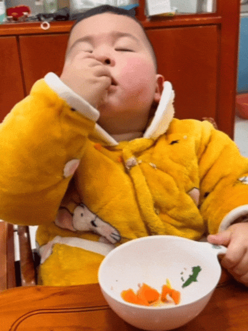 小孩子嘴唇颤抖表情gif图标