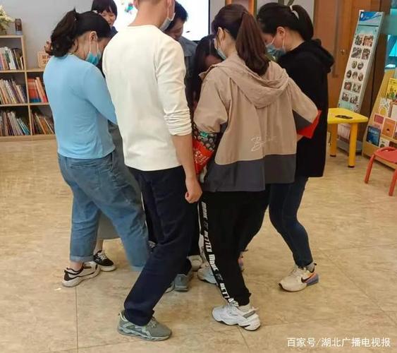 口香糖接力游戏玩法缩略图
