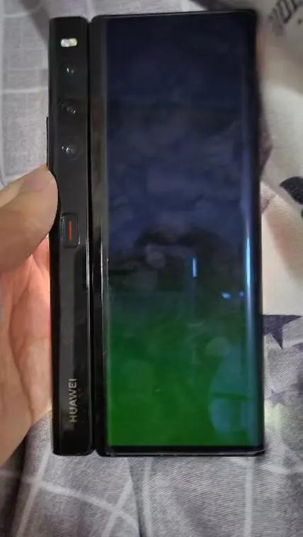 手机屏幕有点发绿闪屏是怎么回事缩略图