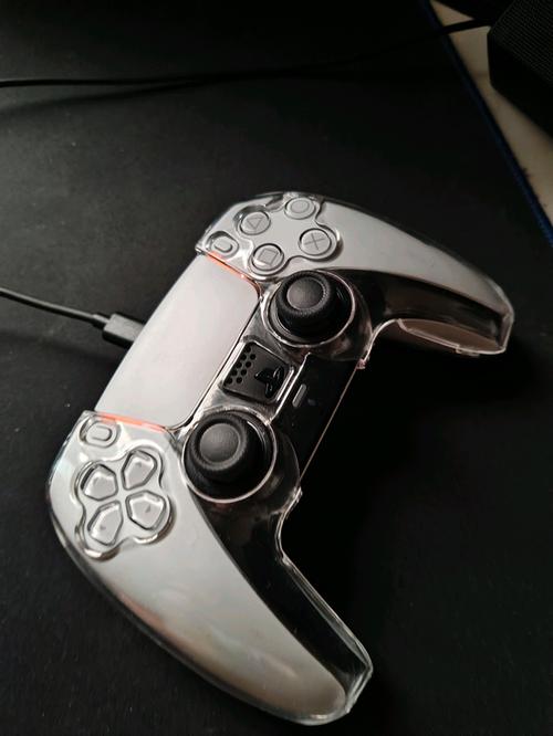 ps5手柄只能插在ps5上充电吗缩略图