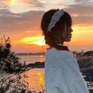 女生白月光头像图片缩略图