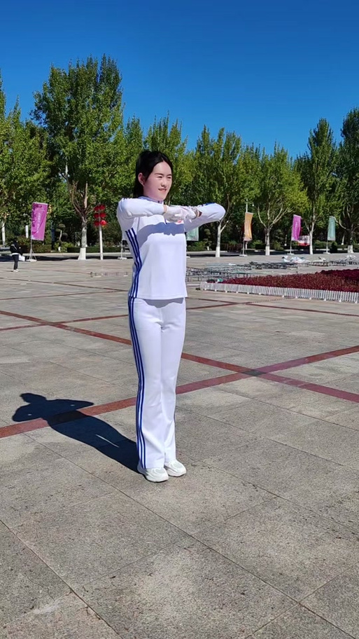 最新快乐舞步健身舞60分钟缩略图