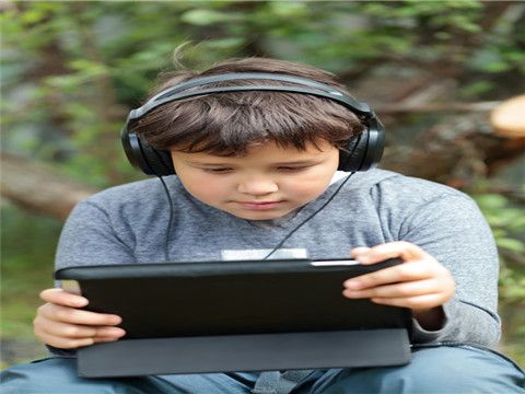 孩子玩ipad上瘾缩略图