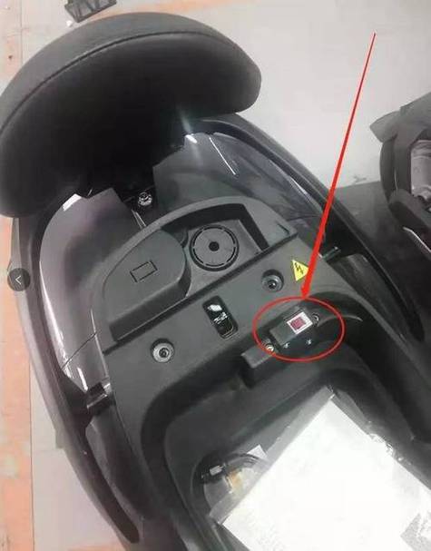 雅迪电动车总电源开关在哪里缩略图