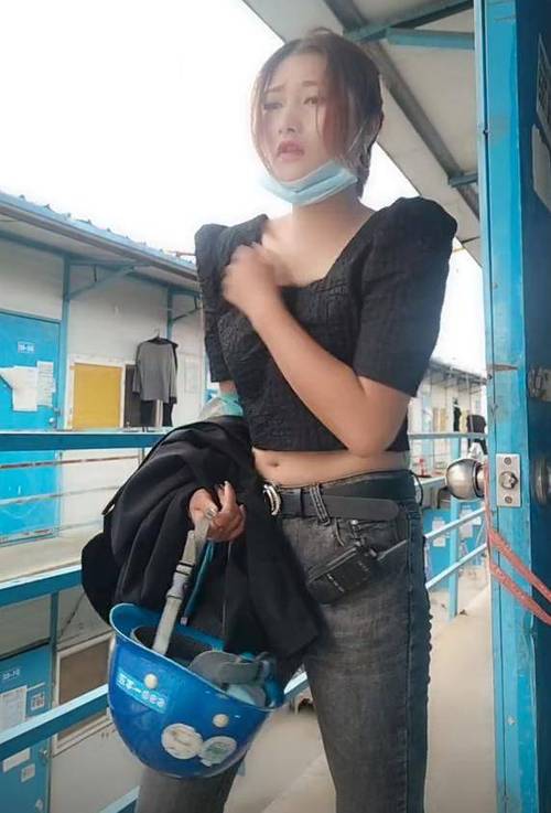 工地上的男人很馋女人吗图标