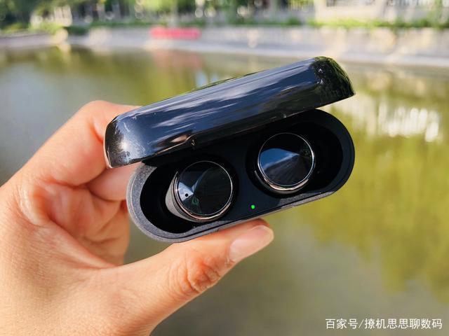 蓝牙耳机充电仓的电量指示灯图标