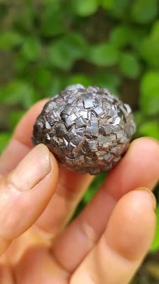 黑金刚陨石对人体有好处吗缩略图