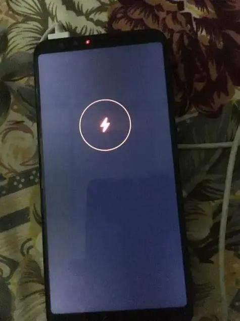 华为手机闪红光是什么意思缩略图