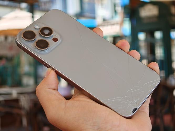 苹果15后盖碎了有必要换吗缩略图