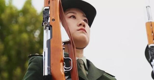 仪仗队女兵赵颖退伍了吗现在游戏截图