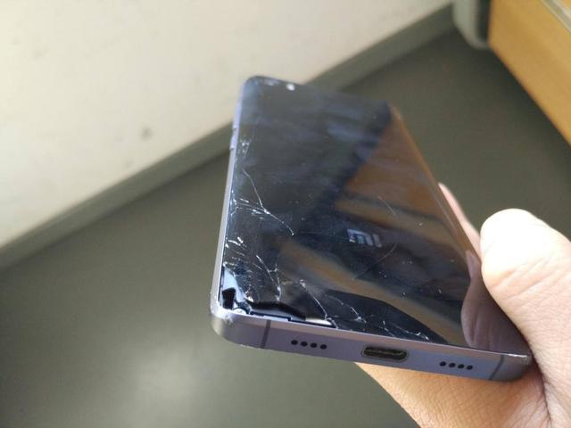 后盖碎了有必要换原装吗