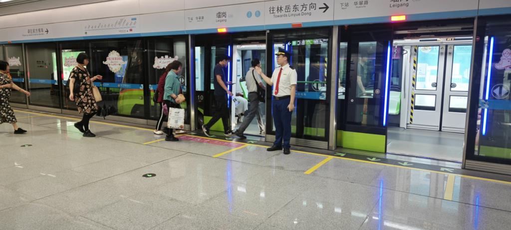 地铁中途为什么要全部人下车图标