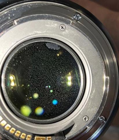 手机摄像头模糊了一点怎么回事
