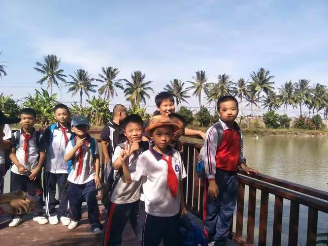 三1班同学集体去游乐园玩游戏截图
