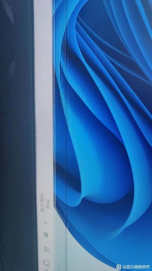 电脑屏幕突然出现很多横条纹缩略图