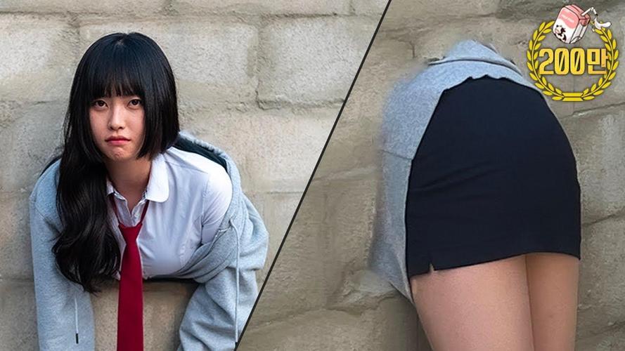 卡在墙壁上的女孩