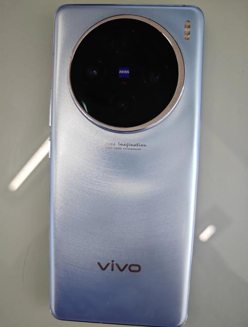 vivo手机后面摄像头在中间的是什么型号缩略图